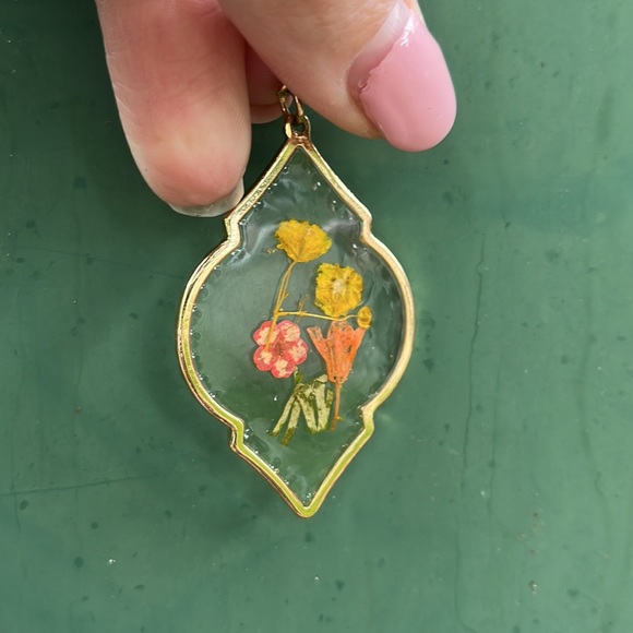 Handmade Real Pressed Dried Flower Botanical Resin
Earrings - Picture 10 of 14